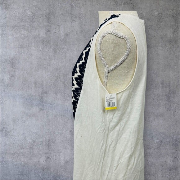 NWOT Vince Camuto Black and White Zigzag Tank Top - Picture 2 of 7
